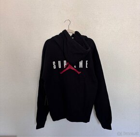 Supreme x Jordan Black Hoodie - 2