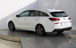 HYUNDAI i30 CW Family 1,6 CRDi 85kW A/T - 2