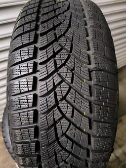 Goodyear Ultragrip perf+ 225/55R17 97H - 2