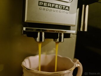 Predám používaný automatický kávovar DeLonghi Perfecta - 2