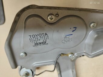 motorcek stieracov zadny toyota verso 851300f010 30€ - 2