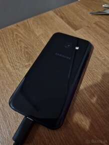 Samsung Galaxy A3 (2017) - 2