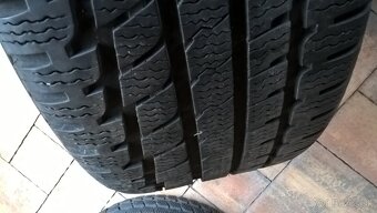 2 ks ZIMNÉ 245/40 R17 95V XL KUMHO cca 7 mm - LEN 45,- €/kus - 2