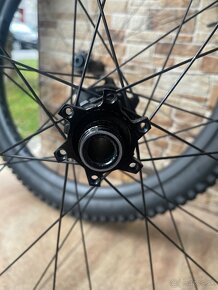 Bontrager LINE PRO 30 karbónové kolesa - 2