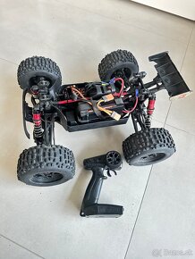 RC model arrma Notorious 6S - 2