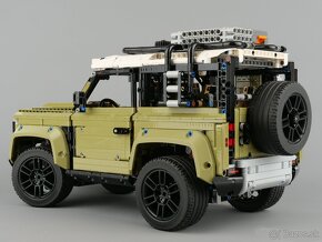 LEGO Land Rover Defender 42110 - 2