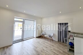 Na predaj priestor na prízemí 42.30m2 s výkladom do ulice na - 2