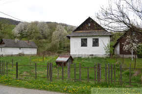 Dom v pôvodnom stave na peknom pozemku 23árov - 2