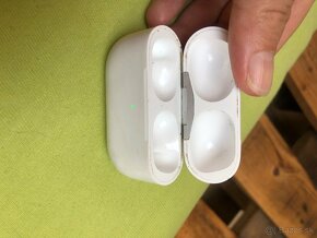 nabíjaci obal na air pods - 2