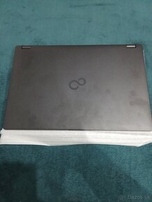 Fujitsu LIFEBOOK E4511 - 2