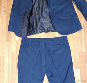 Pánsky modrý oblek veľkosť 60 - 2
