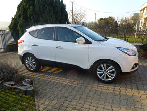 Hyundai ix35 2.0 CRDi VGT Premium 4x4 A/T - 2