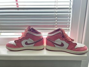 Nike air Jordan 1Mid Valentines day - 2