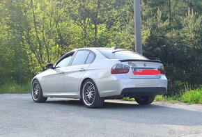 Bmw e90 325xi - 2