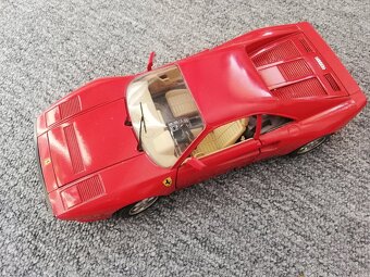 1:18 FERRARI GTO Bburago - 2