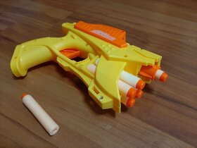 Mechanická pištoľ  na spôsob Nerfky - 2