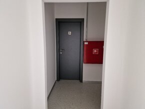 Priestor pre kanceláriu, služby o výmere 24m2 na prenájom - 2