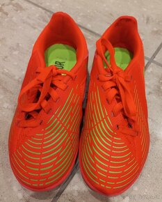 Halovky Adidas Predator EU30 /18 cm/ - 2