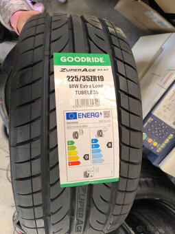 225/35 r19 - 2