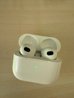 Apple AirPods (3. generácie) s nabíjacím puzdrom Lightning - 2