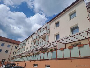 2.izbový ,zariadený  byt s balkónom na ulici,SNP v Gelnici. - 2