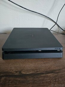 Predám PS4 SLIM 500GB+ 2 ovládače - 2