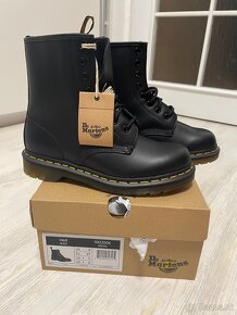 Dr. Martens NOVE - 2