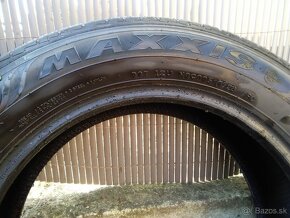 Predám skoro nové celoročne pneu 215/60 r17 - 2