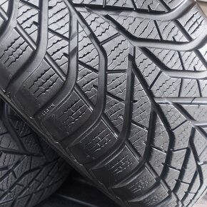 Predam zimné pneu 215/60 R16 - 2