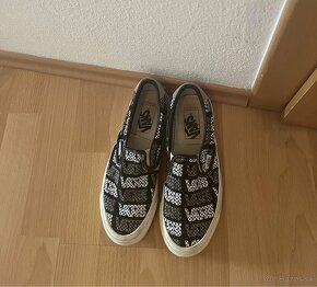 Slip-on vans - 2