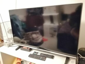 televízor JVC LT-32VAH4335 a držiak na TV - 2