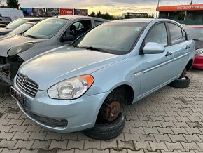 Lacno rozpredám Hyundai Accent 1999-2005 na náhradné diely - 2