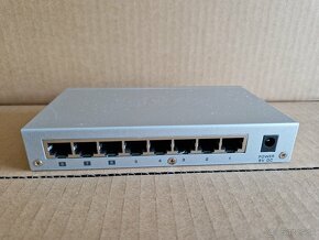 ZyXEL ES-108A 8 port switch - 2