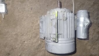 Elektromotor 220v1400 otaciek - 2