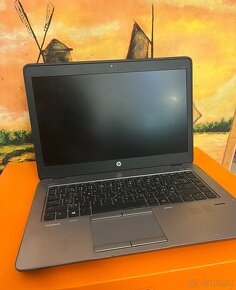 HP EliteBook + Dokovacia stanica - 2