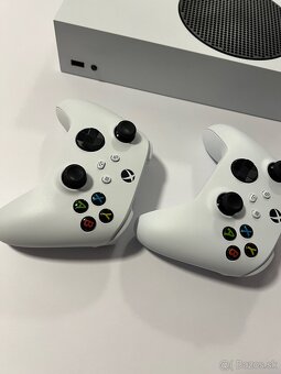 Xbox series S 512gb, 2 ovládače - 2