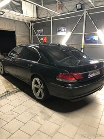 BMW 750i - 2