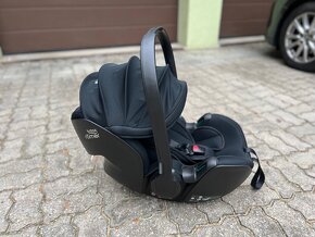 Autosedačka Britax Romer baby safe 2023 - 2