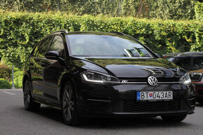 Volkswagen Golf 2.0 TDI Highline R-Line - MENENÝ MOTOR - 2