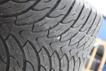 gumy 305/40 R22 115V XL - 2