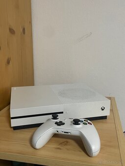 xbox one s 500gb + 2 hry - 2