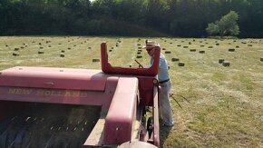 Balíkovac New Holland super hayliner 68 - 2