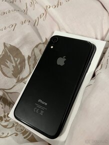 Apple iPhone XR 64GB - 2