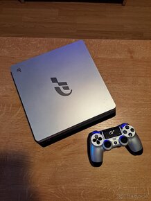 PS4 slim - 2