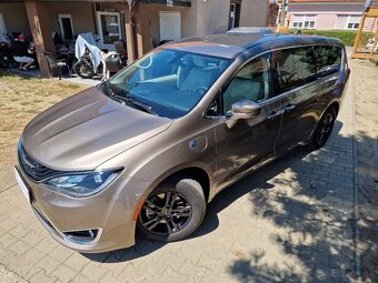 Chrysler Pacifica 3.6e PHEV 265k A/T 7-miestne (hybrid) - 2