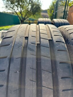 Kumho Ecsta 235/35R20 - 2