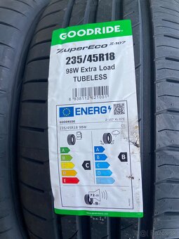 235/45 R18 - 2