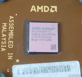 AMD Athlon XP 1900+ s chladičom - 2