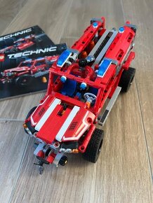 LEGO Technic Záchranné auto - 2