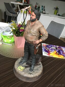 BUD SPENCER INFINITY STATUE - 2